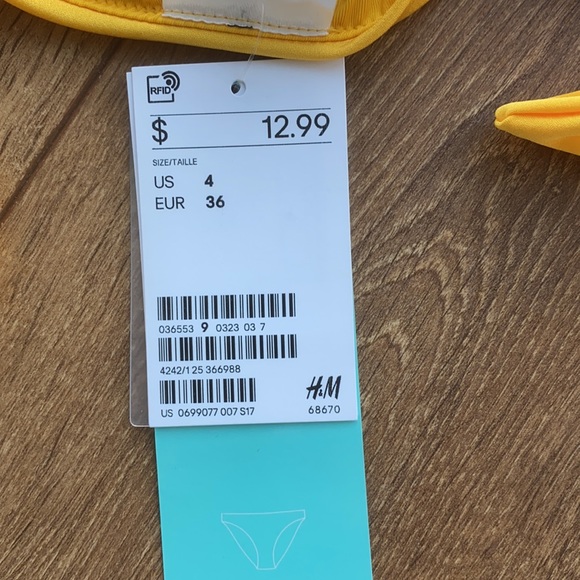 Bikini - Picture 2 of 3